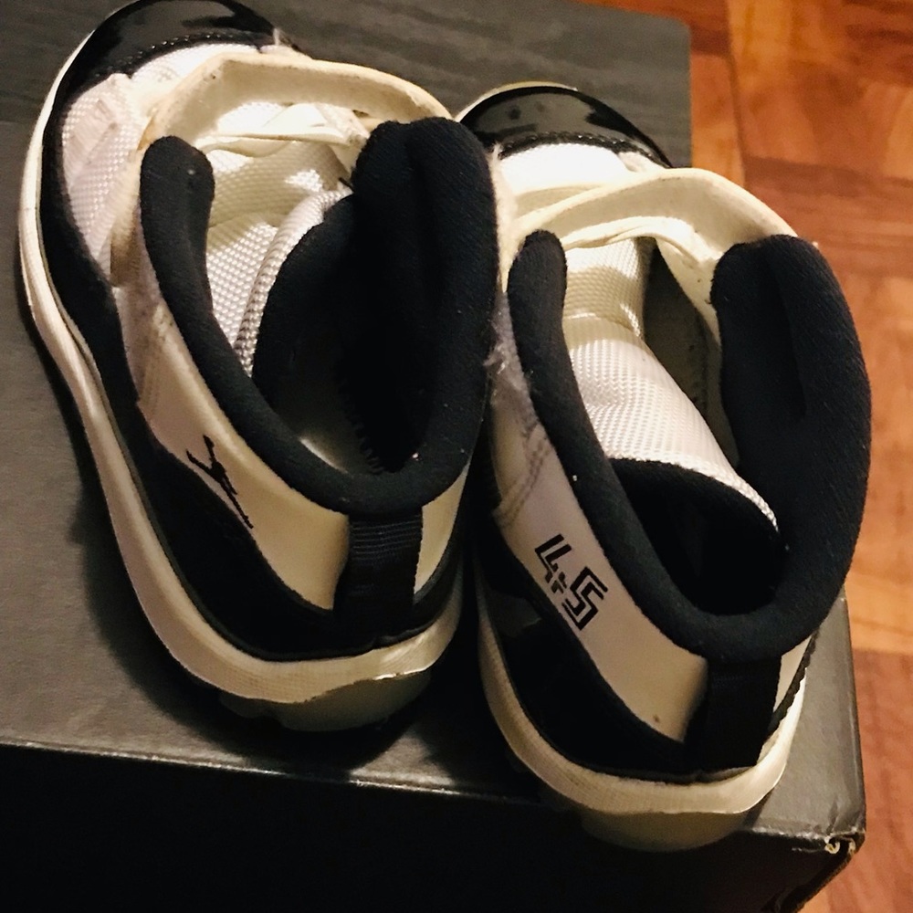 #45 Jordan True Flight sneakers